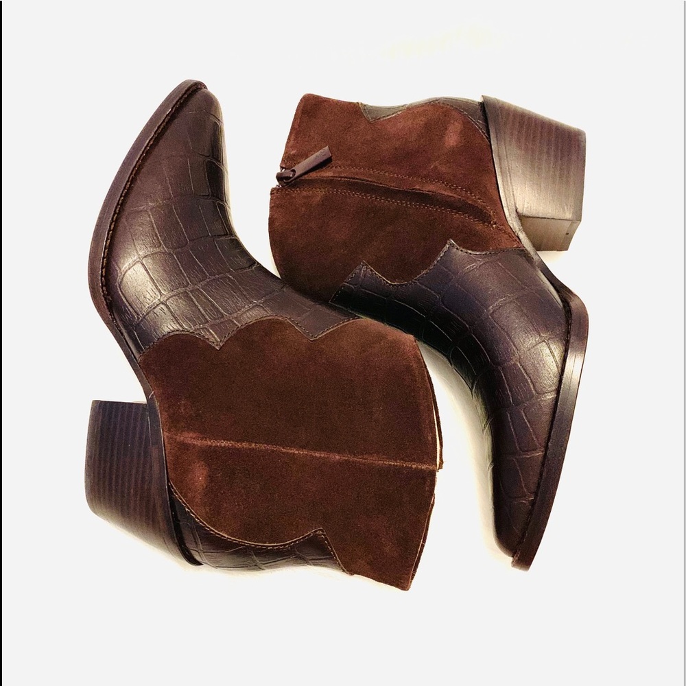 New in Box, A.D & DAUGHTERS Bracov leather croco print boots!
